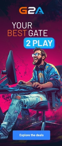 Prillidega mees istumas arvuti taga